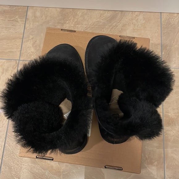 New UGG Bailey Button Boots, Black - Picture 5 of 7
